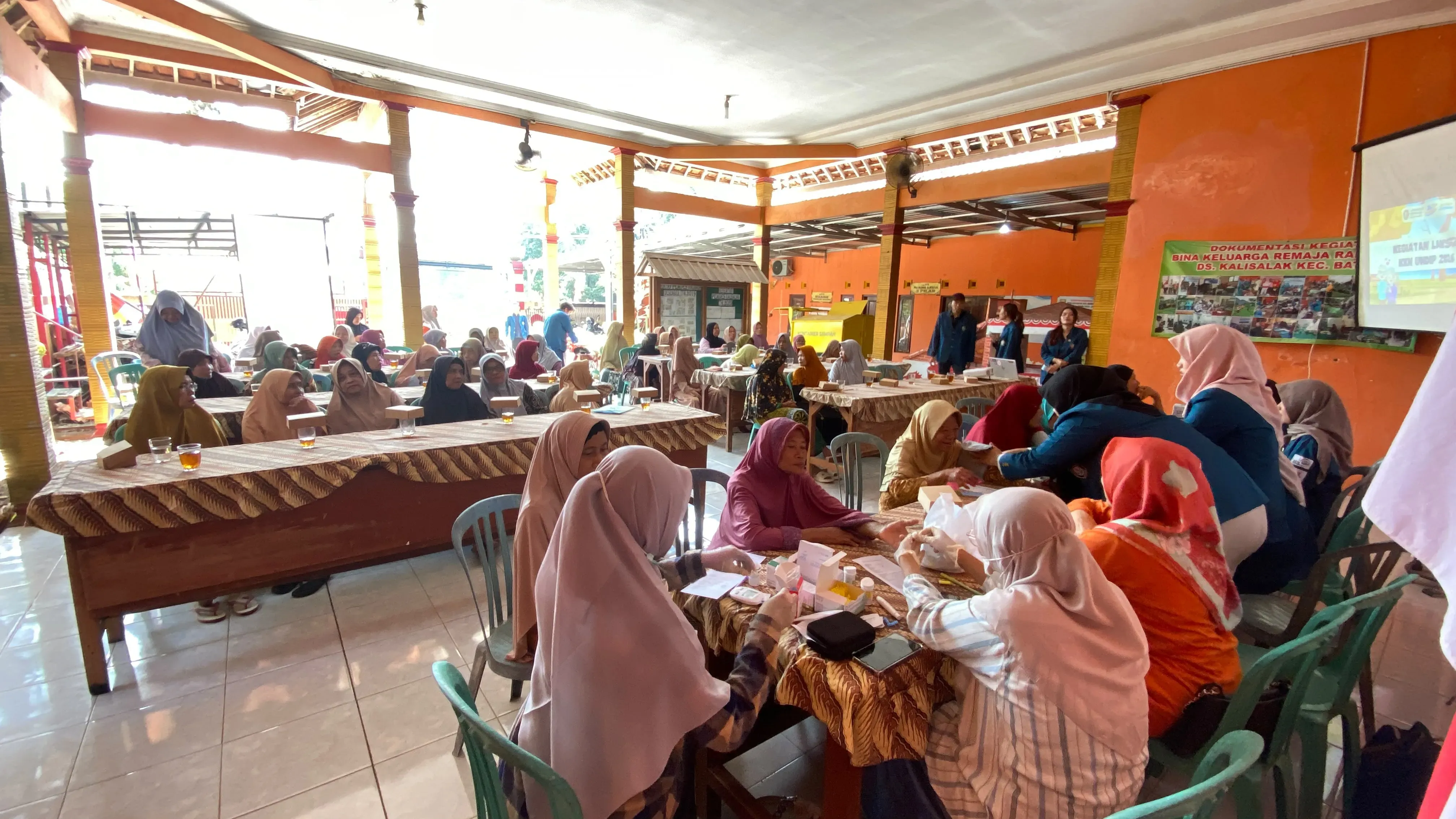 Bina Keluarga Lansia Desa Kalisalak Bersama KKN Undip, Tingkatkan Kesadaran Kesehatan Lansia