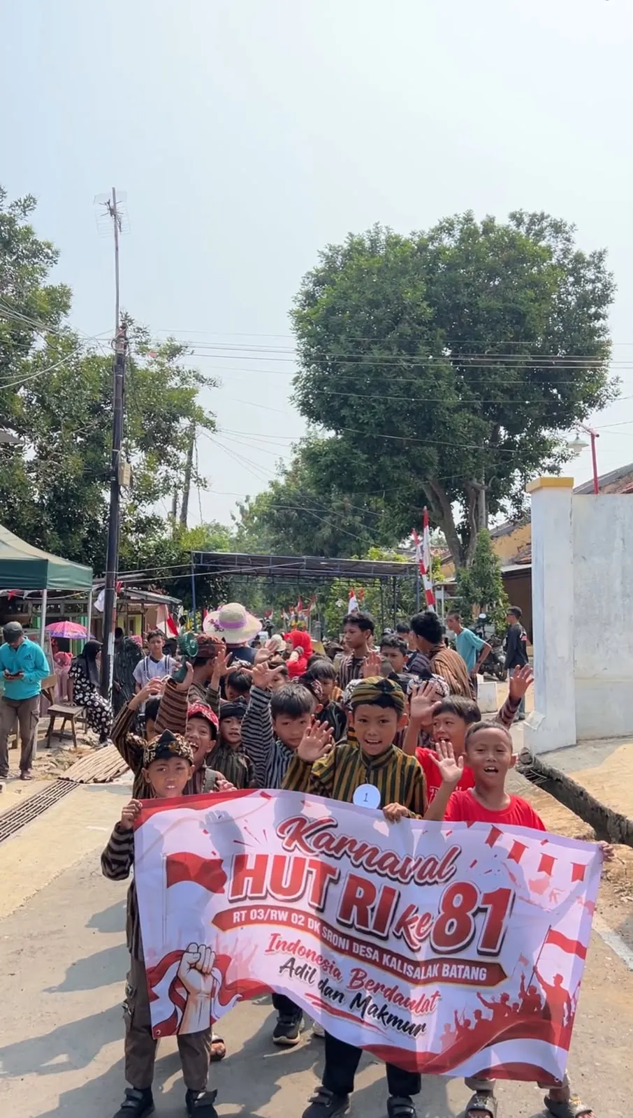 Karnaval HUT ke-81 RI di Dukuh Sroni Meriah, 300 Peserta Tampilkan Kreativitas dan Kearifan Lokal